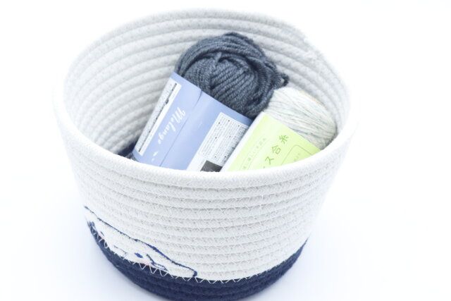 ダイソーのロープ収納 20cm×20cm×15cm（シナモロール）に毛糸を入れた様子