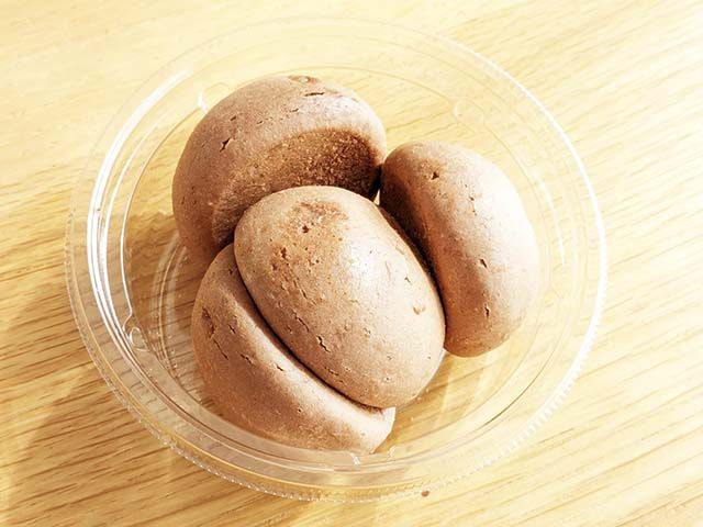 「チョコもちもち４個入り」のフタを開けた様子
