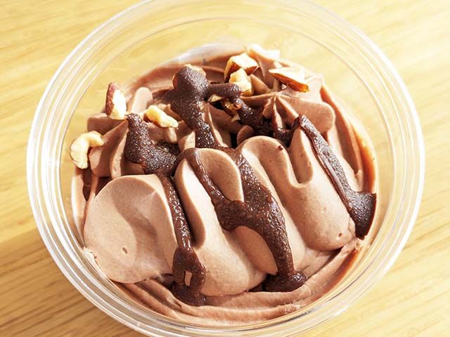 「濃厚ショコラケーキ」のフタを開けた様子