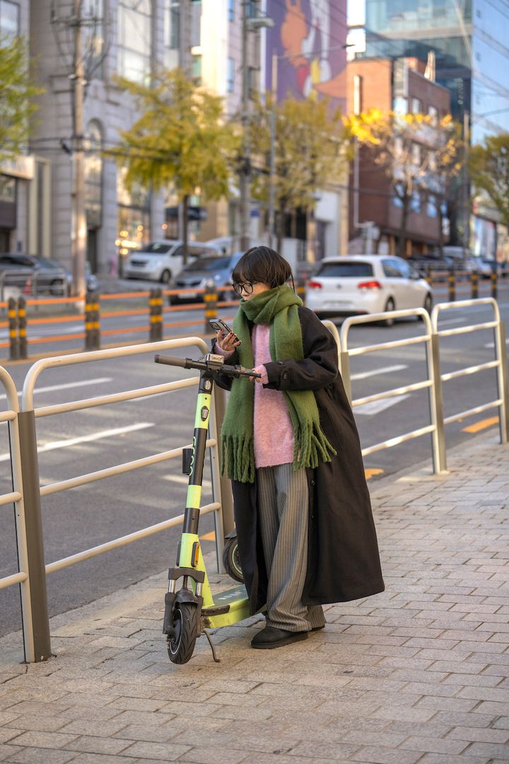 オーバーサイズでまとめた、ゆるゆるなシルエットが可愛い！【番外編：韓国】