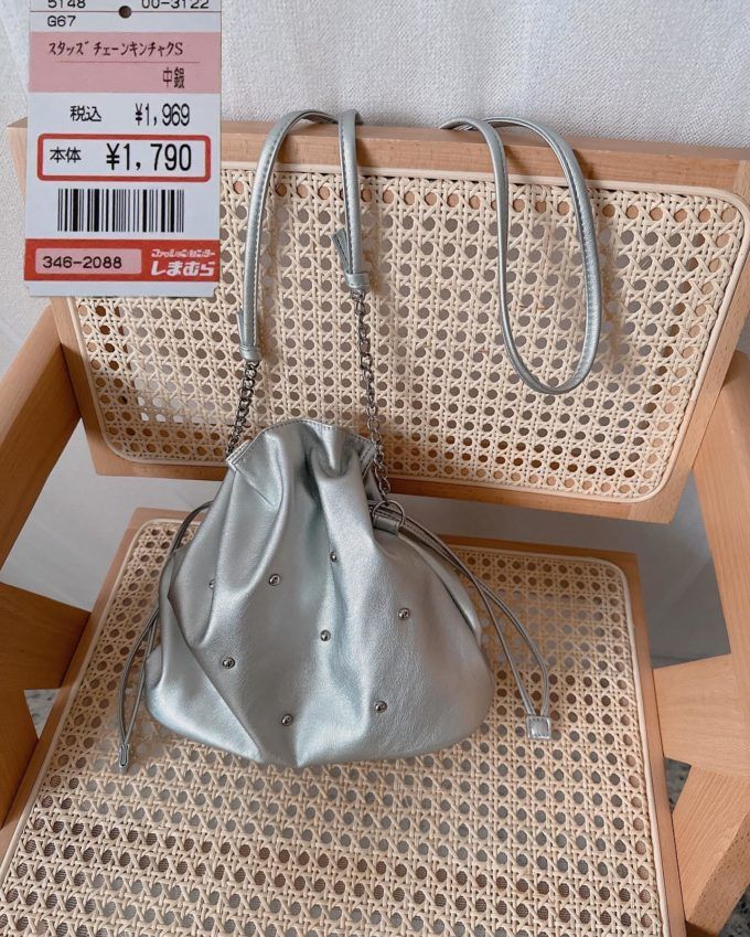 しまむらの「スタッズチェーン巾着バッグ」