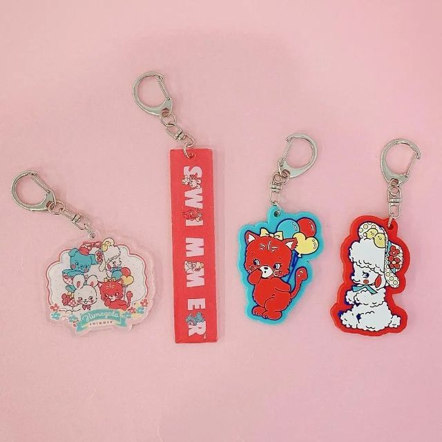 アクリルキーホルダーとラバーキーホルダーも登場です！