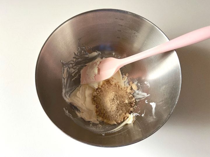 バレンタインに作りたい、濃厚ほろ苦米粉のチョコマフィン【渡辺友美子のコーヒーに合うお菓子のレシピ vol.29 〜レシピで旅するヨーロッパ〜】