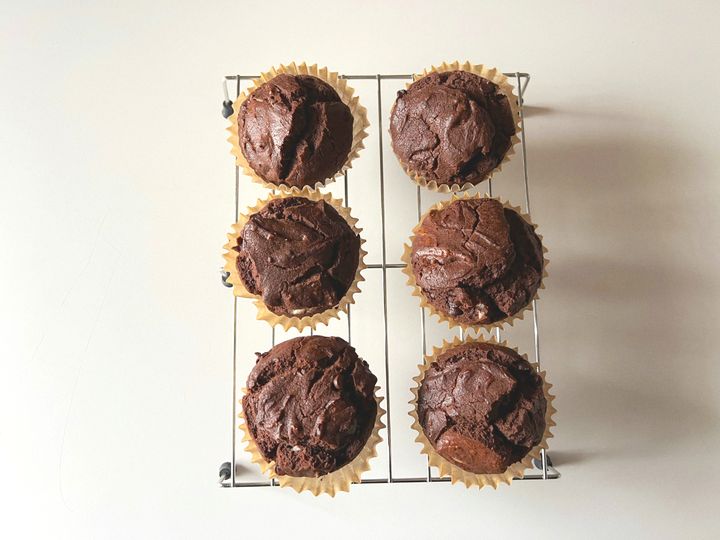 バレンタインに作りたい、濃厚ほろ苦米粉のチョコマフィン【渡辺友美子のコーヒーに合うお菓子のレシピ vol.29 〜レシピで旅するヨーロッパ〜】