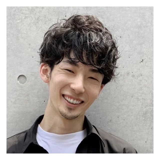 【多毛・硬毛におすすめ】髪の広がりをカバー！ 長めバングのセミロングヘア_4