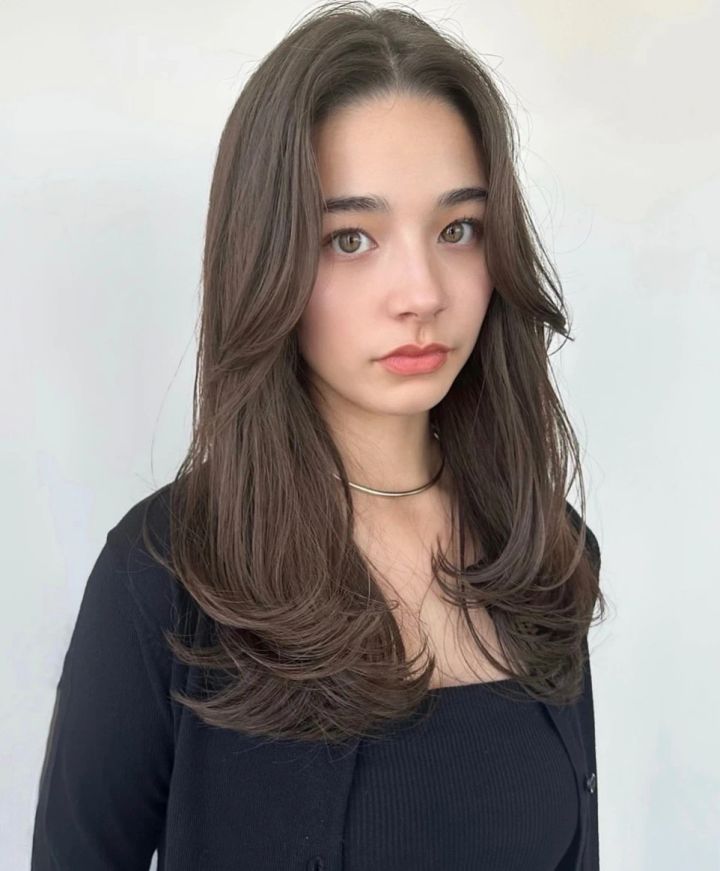 セミロング ヘア 髪型 ヘアスタイル 前髪なし ヘアカラー 大人