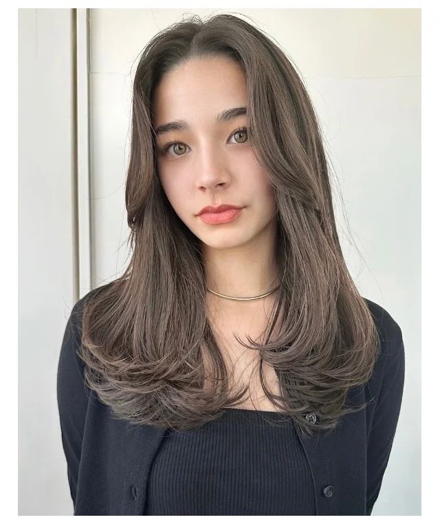 セミロング ヘア 髪型 ヘアスタイル 前髪なし ヘアカラー 大人