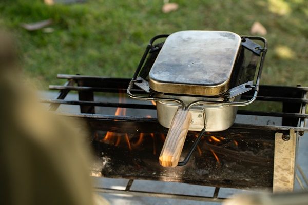 「その発想は無かった！」革命的すぎるキャンプギアがキャンプ飯作りに大活躍⁉