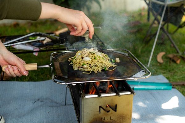 「その発想は無かった！」革命的すぎるキャンプギアがキャンプ飯作りに大活躍⁉