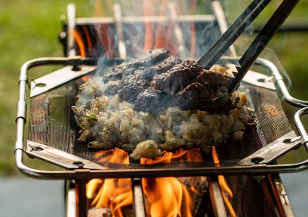 「その発想は無かった！」革命的すぎるキャンプギアがキャンプ飯作りに大活躍⁉