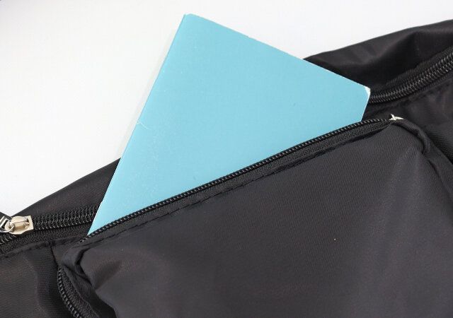  大人に似合う「アクティブボディバッグ」外ポケットのサイズ感