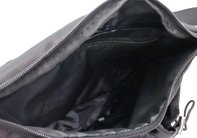  大人に似合う「アクティブボディバッグ」フルオープン