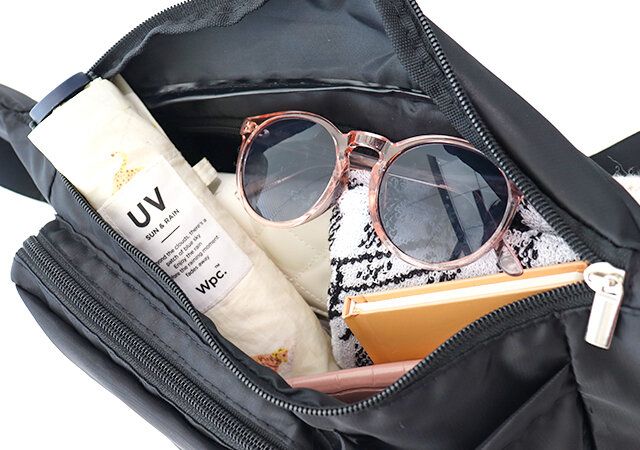  大人に似合う「アクティブボディバッグ」実際の収納