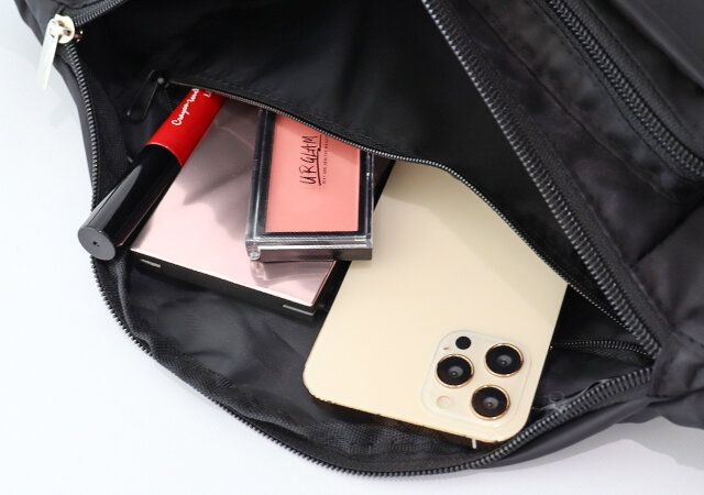  大人に似合う「アクティブボディバッグ」内ポケット
