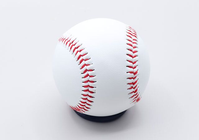 ダイソーのサイン用ボールの台座は目立たない