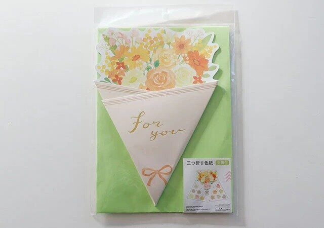 ダイソーの三つ折り ブーケ色紙（イエロー）のパッケージ