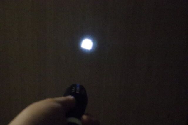 キャンドゥのLEDフラッシュライトをスポットにするとかなり目立つ