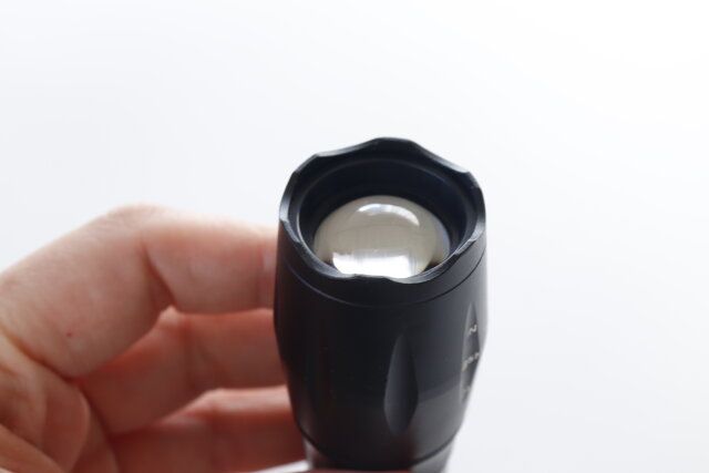 キャンドゥのLEDフラッシュライトにはドームがついている