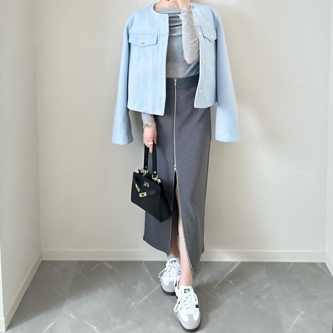 ソフトショートジャケット×GUのグレーの「フロントジップナローロングスカート」