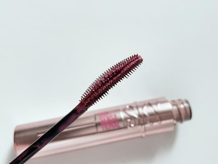 画像: ブラシとコームのいいとこ取り♡ 短いまつ毛までしっかり捉えて伸ばしてくれる！