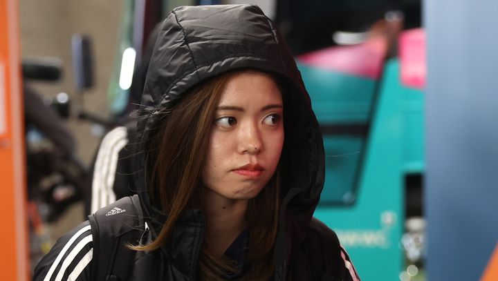 「ほんとうにかわいい」“凍える”長谷川唯、シティのチームメイトに愛でられる3ショットにファン歓喜