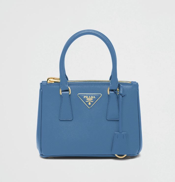 プラダ サフィアーノ 青のバッグ