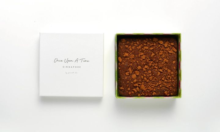 画像: シンガポールで人気を博し、ブランドの看板商品ともいえるブラウニー。華やかで濃厚な味わいに浸れる。「What The Fudge」￥3,283／Once Upon A Time