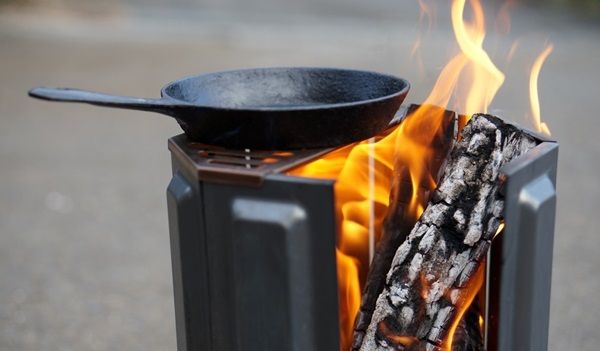 “立たせる”焚き火台とは？今までにない革新的な機能性が天才すぎた…！