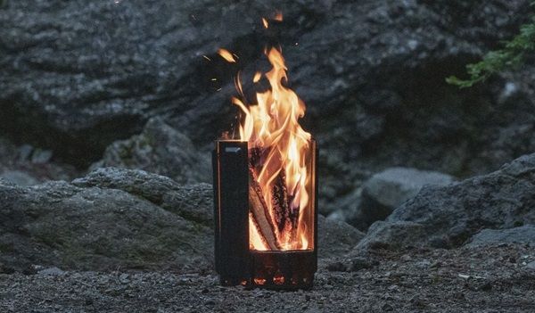 “立たせる”焚き火台とは？今までにない革新的な機能性が天才すぎた…！