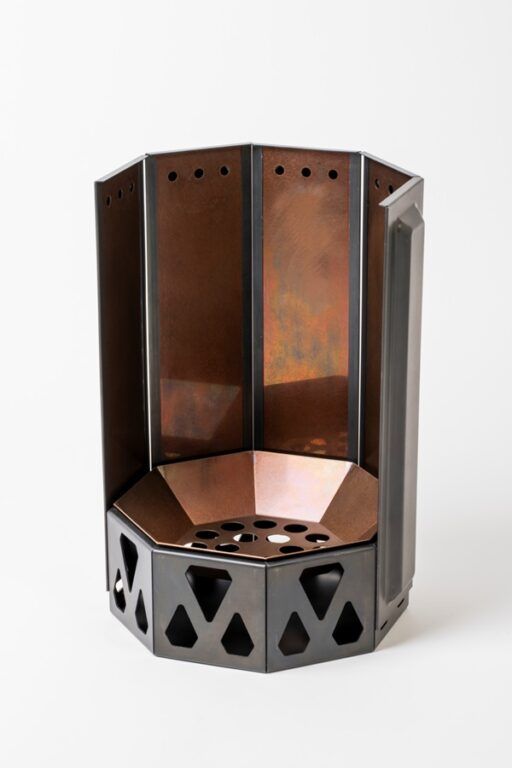 “立たせる”焚き火台とは？今までにない革新的な機能性が天才すぎた…！