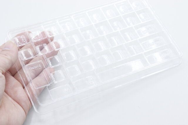 セリアのPETチョコモールド キーボード型