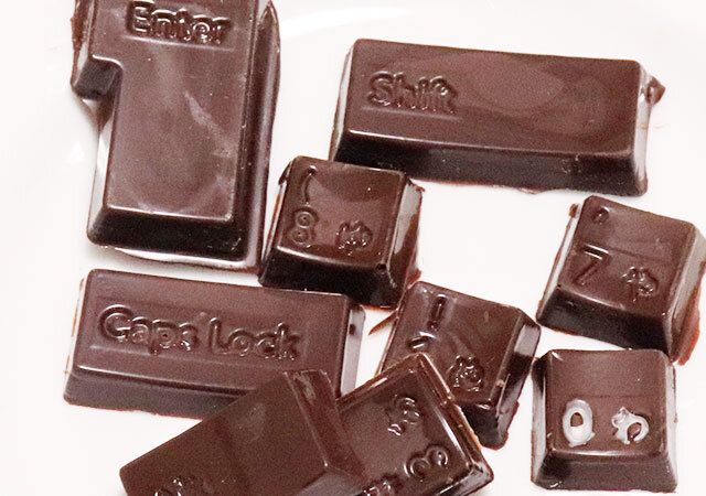 セリアのPETチョコモールド キーボード型の完成例
