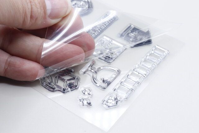 キャンドゥのクリアスタンプ デリバリーをシートからはがす