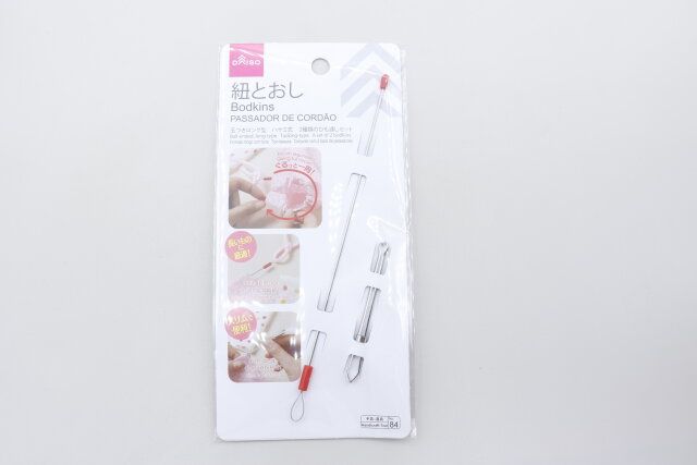 ダイソーの紐とおしのパッケージ