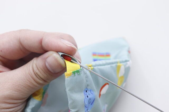 ダイソーの玉つき紐とおし