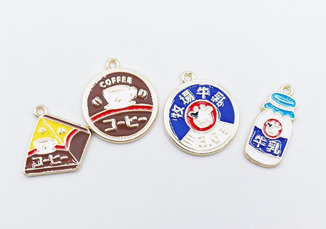 セリアのエポチャーム 牛乳シリーズ2Pはコーヒー牛乳といちご牛乳バージョンがある