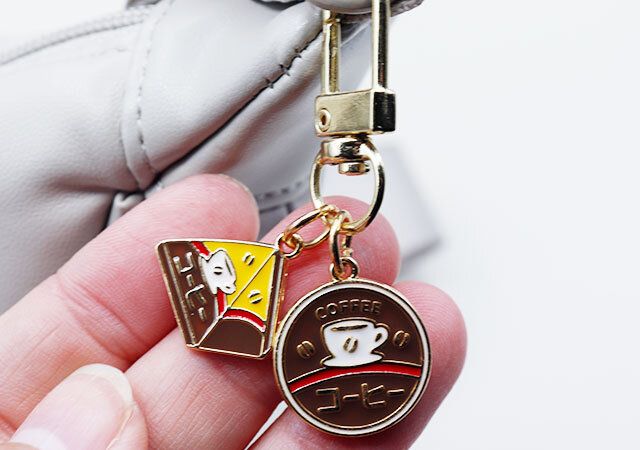 セリアのエポチャーム 牛乳シリーズはレトロかわいいデザインで大人もぐっとくる