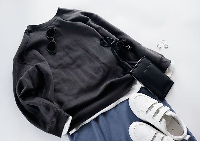 トップスにスウェットとしまむらのカットキリカエマーメイドのスカートでカジュアルコーデ