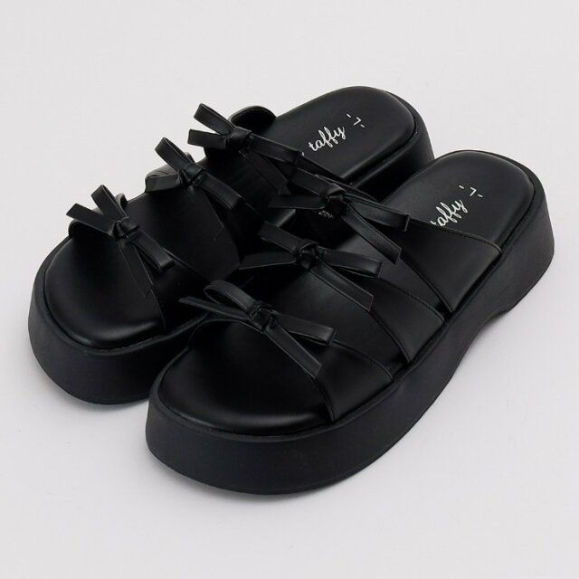 しまむらの新作黒サンダル