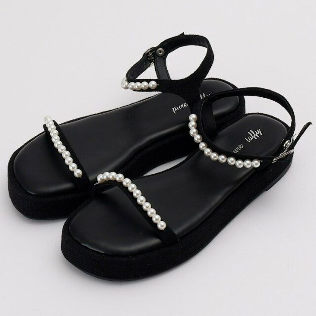 しまむらの新作黒サンダル