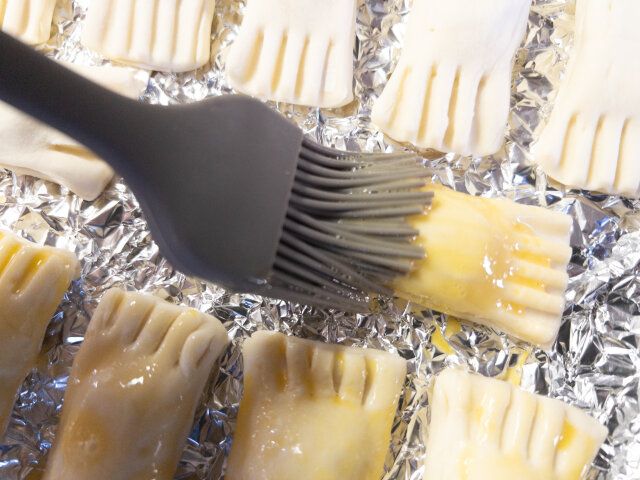 チョコパイ レシピ 溶き卵を塗って焼成する