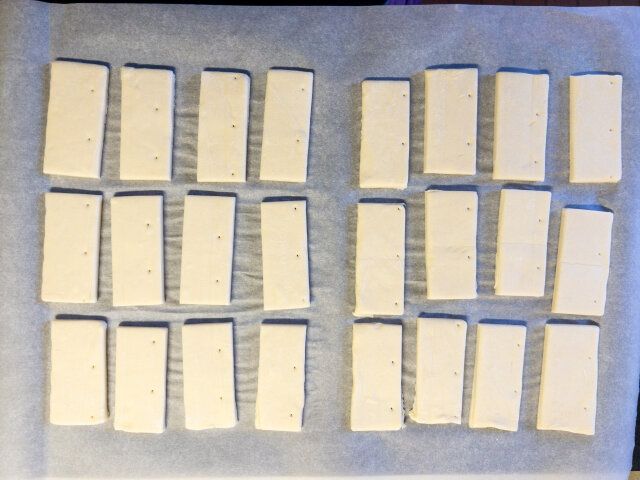 チョコパイ レシピ 冷凍パイシートを切る