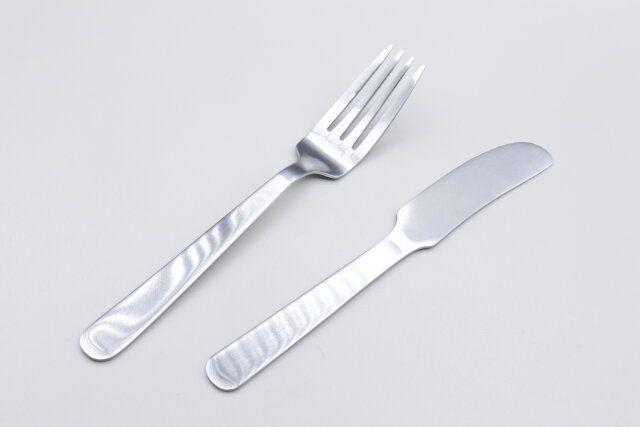 ダイソーの北欧風カトラリー デザートフォークと北欧風カトラリー ナイフ