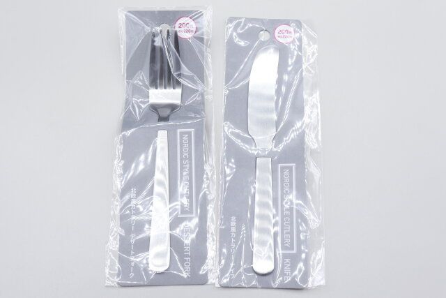 ダイソーの北欧風カトラリー デザートフォークと北欧風カトラリー ナイフのパッケージ