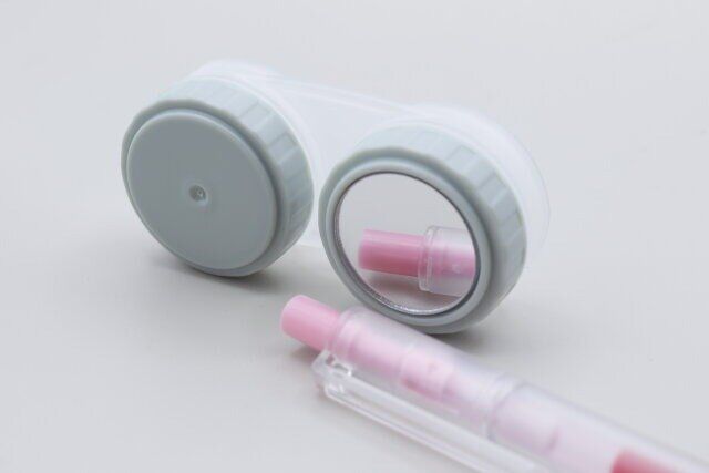 コンタクトケース（ミラー付）の映り