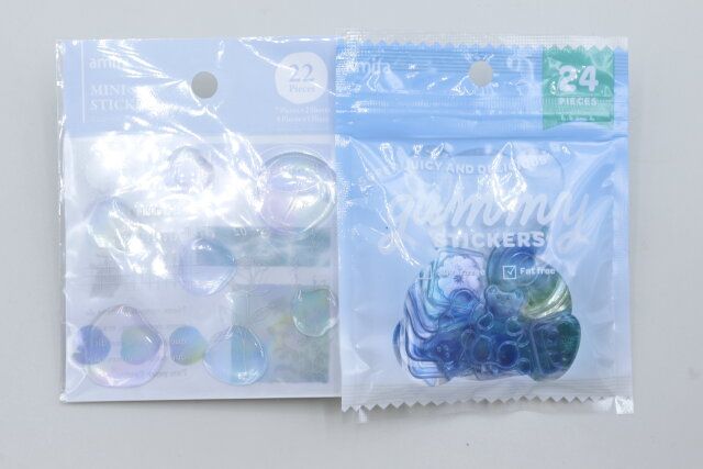 セリアのミニシール 22片 オーロラカラーとフレークシール 24P ぷっくりキャンディのパッケージ