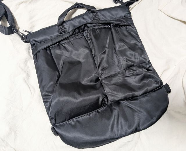 ブラックのバッグ