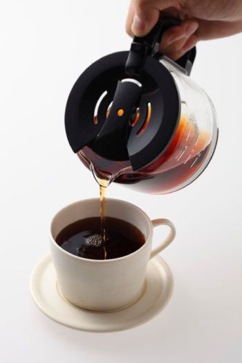 コーヒー注ぐイメージ画像