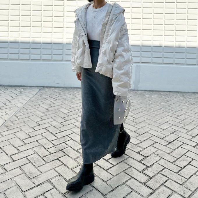 UNIQLOの「ソフトリブクルーネックT(長袖)」×ミディペンシルスカート