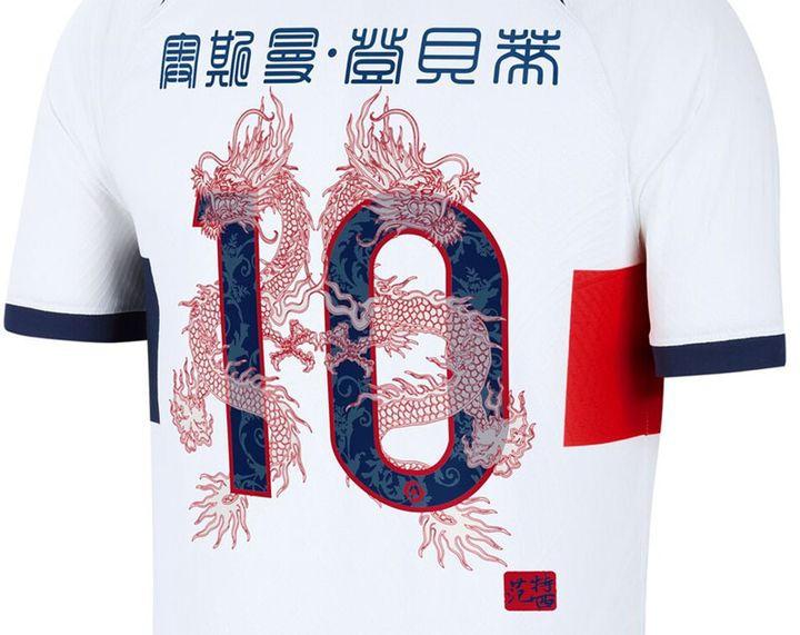 この龍はもはや芸術！パリ・サンジェルマンに強烈「ドラゴンデザイン」の春節ユニフォームが登場